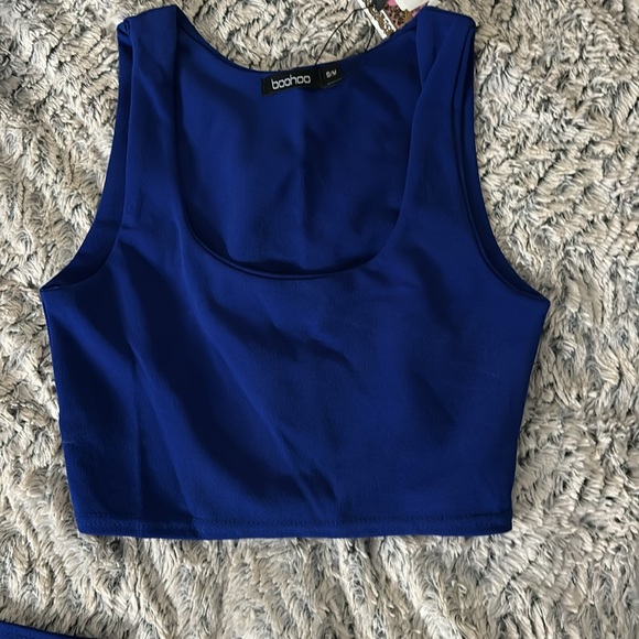 **NEVER WORN** blue boohoo two piece biker shorts and crop top set size s/m - Picture 4 of 4